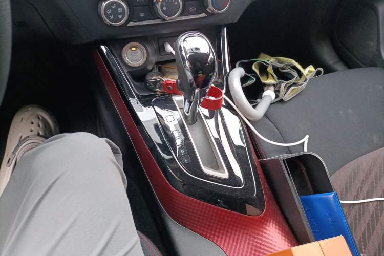 Used Nissan Lannia 2020 1.6L CVT Smart Connect Smart Cool Edition Gear Lever