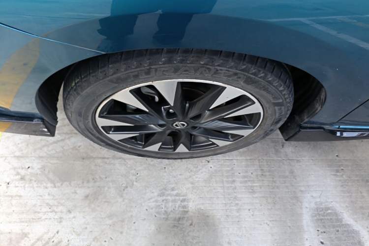 Used Nissan Lannia 2020 1.6L CVT Smart Connect Smart Cool Edition Left Front Wheel Hub