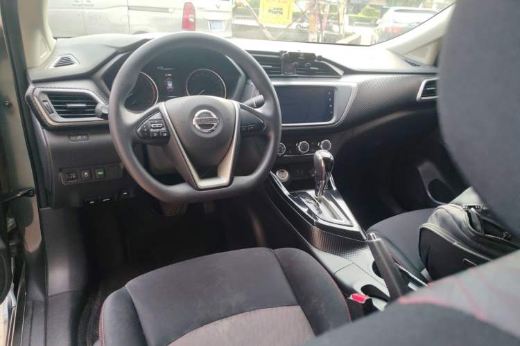 Used Nissan Lannia 2020 1.6L CVT Smart Connect Smart Cool Edition Center Console