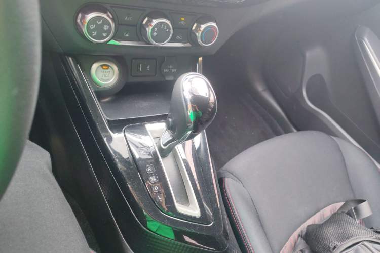Used Nissan Lannia 2020 1.6L CVT Smart Connect Smart Cool Edition Gear Lever