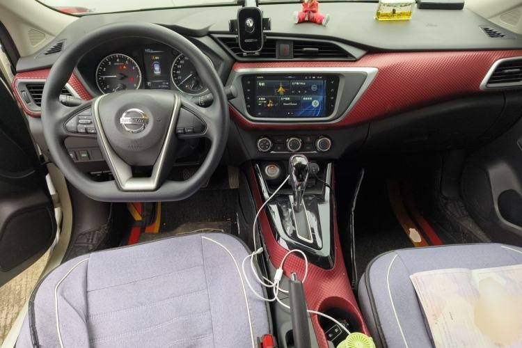 Used Nissan Lannia 2020 1.6L CVT Smart Connect Smart Cool Edition Center Console