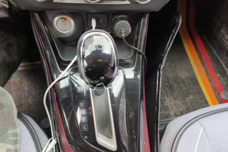 Used Nissan Lannia 2020 1.6L CVT Smart Connect Smart Cool Edition Gear Lever