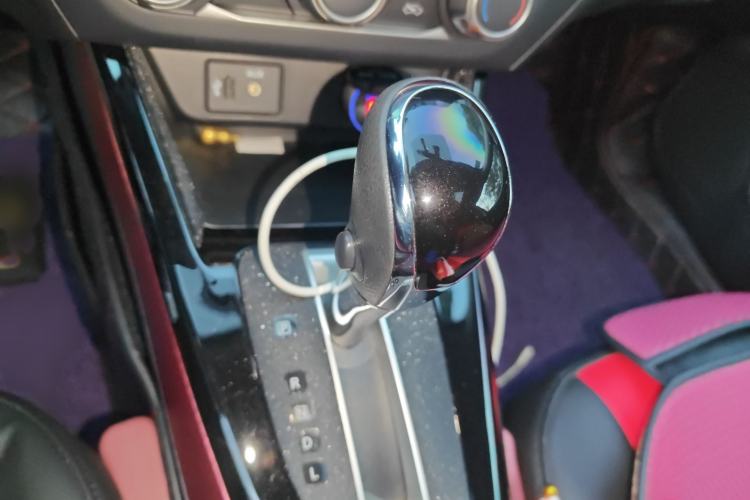 Used Nissan Lannia 2020 1.6L CVT Cool Edition Gear Lever