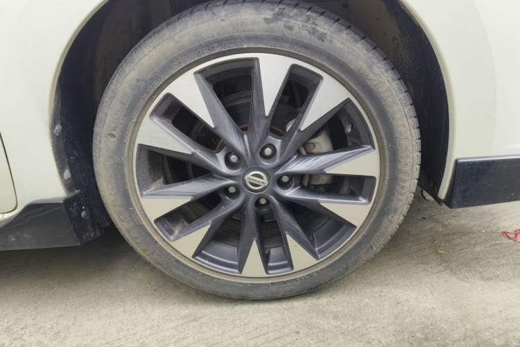 Used Nissan Lannia 2020 1.6L CVT Smart Connect Smart Cool Edition Right Front Wheel Hub