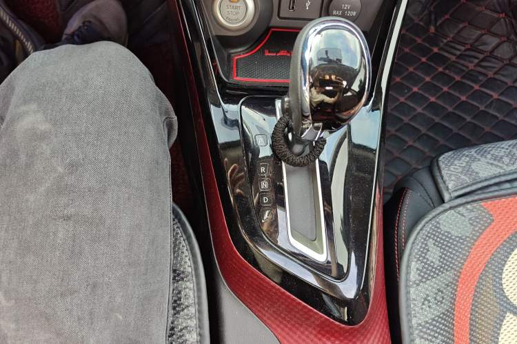 Used Nissan Lannia 2020 1.6L CVT Smart Connect Smart Cool Edition Gear Lever