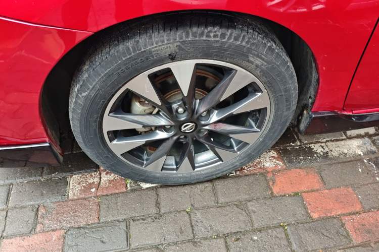 Used Nissan Lannia 2020 1.6L CVT Smart Connect Smart Cool Edition Left Front Wheel Hub