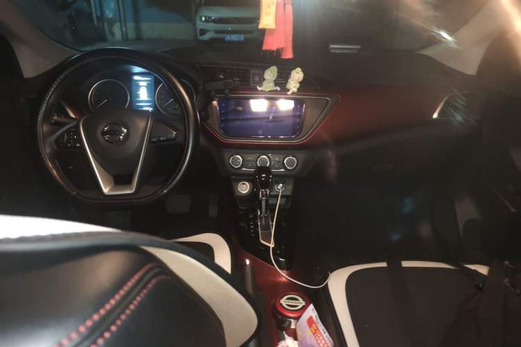 Used Nissan Lannia 2020 1.6L CVT Smart Connect Smart Cool Edition Center Console