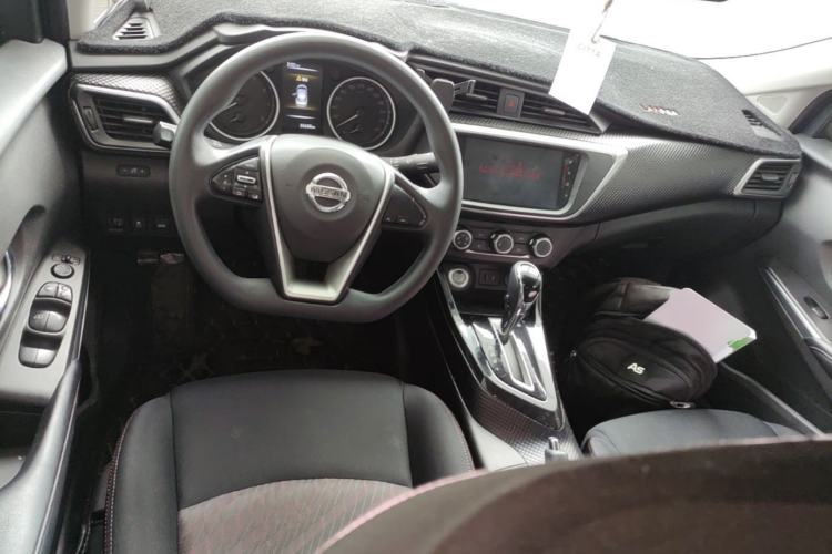 Used Nissan Lannia 2020 1.6L CVT Smart Connect Smart Cool Edition Center Console