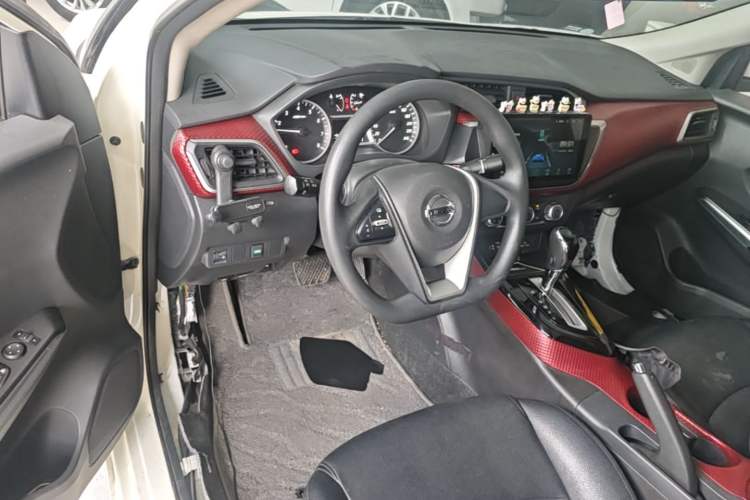 Used Nissan Lannia 2020 1.6L CVT Cool Edition Center Console