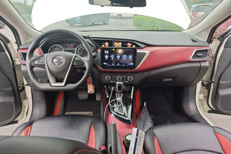 Used Nissan Lannia 2020 1.6L CVT Cool Edition Center Console