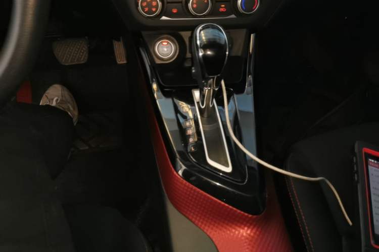 Used Nissan Lannia 2020 1.6L CVT Smart Connect Smart Cool Edition Gear Lever