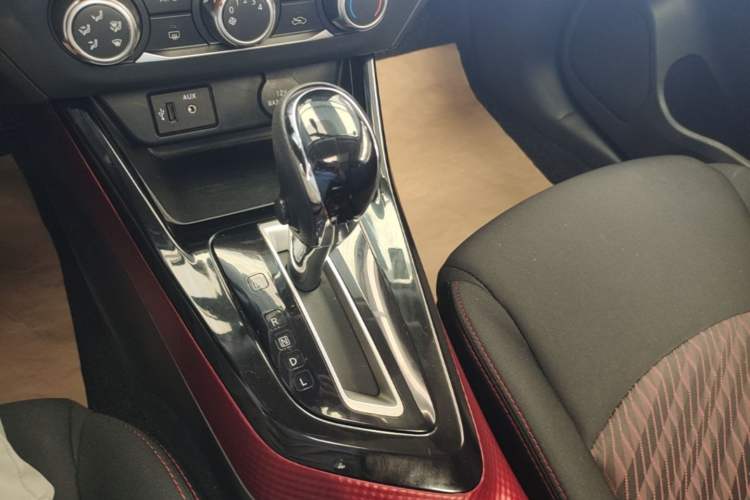 Used Nissan Lannia 2020 1.6L CVT Cool Edition Gear Lever