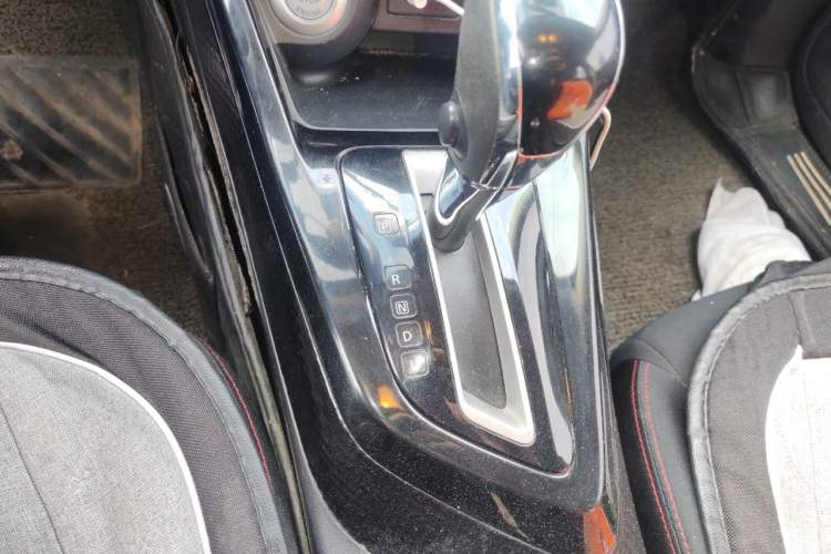 Used Nissan Lannia 2020 1.6L CVT Smart Connect Smart Cool Edition Gear Lever