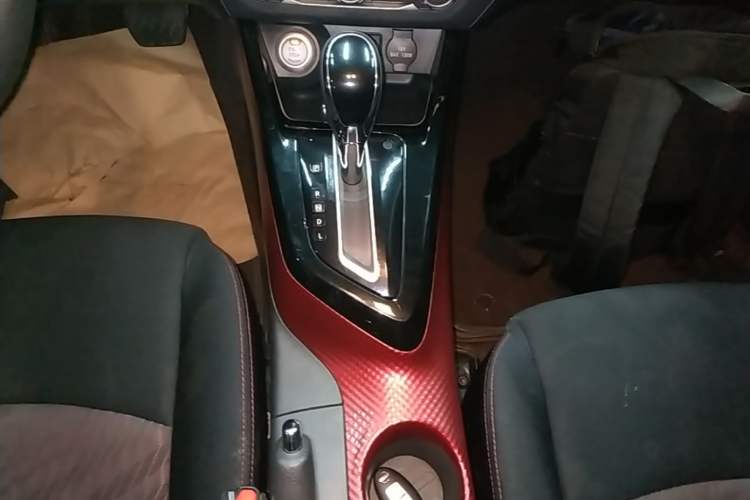 Used Nissan Lannia 2020 1.6L CVT Smart Connect Smart Cool Edition Gear Lever