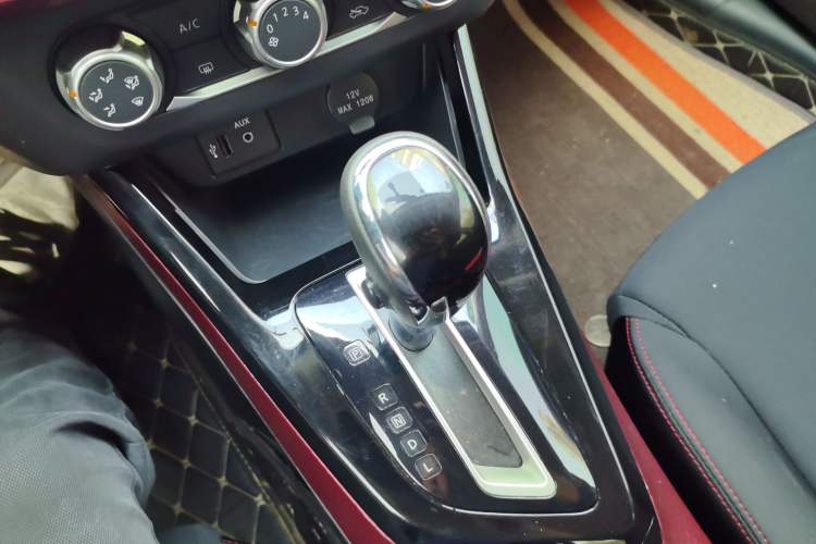 Used Nissan Lannia 2020 1.6L CVT Cool Edition Gear Lever