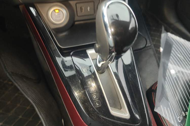 Used Nissan Lannia 2020 1.6L CVT Smart Connect Smart Cool Edition Gear Lever