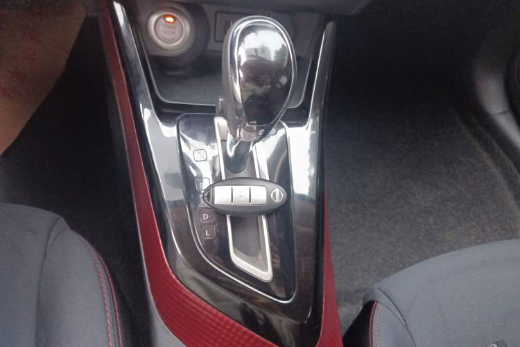 Used Nissan Lannia 2020 1.6L CVT Smart Connect Smart Cool Edition Gear Lever