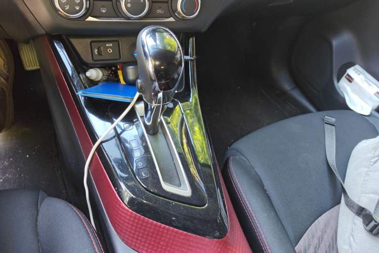 Used Nissan Lannia 2020 1.6L CVT Cool Edition Gear Lever