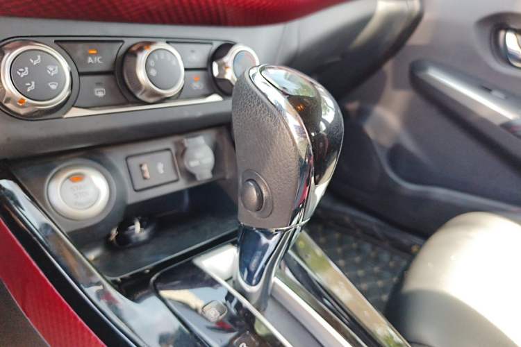 Used Nissan Lannia 2020 1.6L CVT Smart Connect Smart Cool Edition Gear Lever
