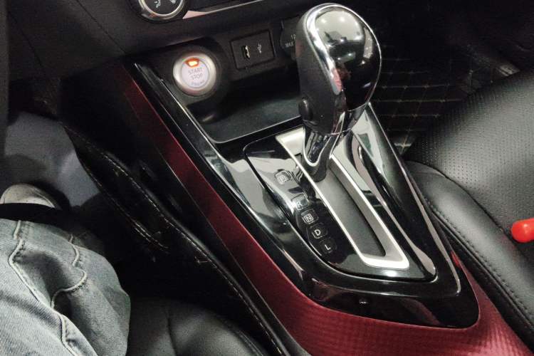Used Nissan Lannia 2020 1.6L CVT Smart Connect Smart Cool Edition Gear Lever