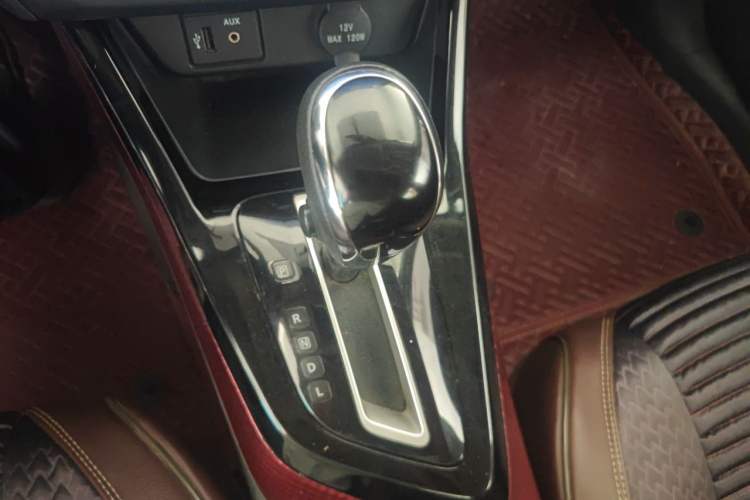 Used Nissan Lannia 2020 1.6L CVT Cool Edition Gear Lever