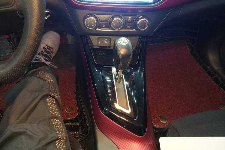 Used Nissan Lannia 2020 1.6L CVT Cool Edition Gear Lever