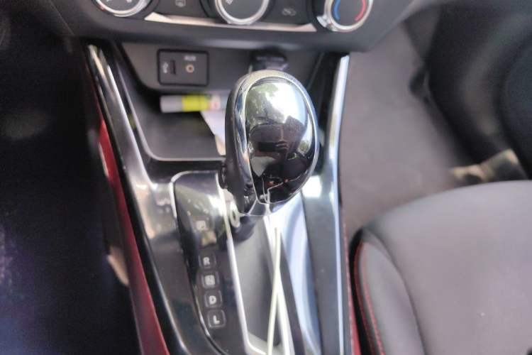 Used Nissan Lannia 2020 1.6L CVT Cool Edition Gear Lever
