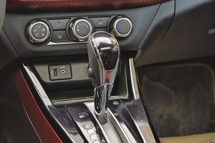 Used Nissan Lannia 2020 1.6L CVT Cool Edition Gear Lever