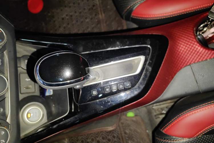 Used Nissan Lannia 2020 1.6L CVT Smart Connect Smart Cool Edition Gear Lever
