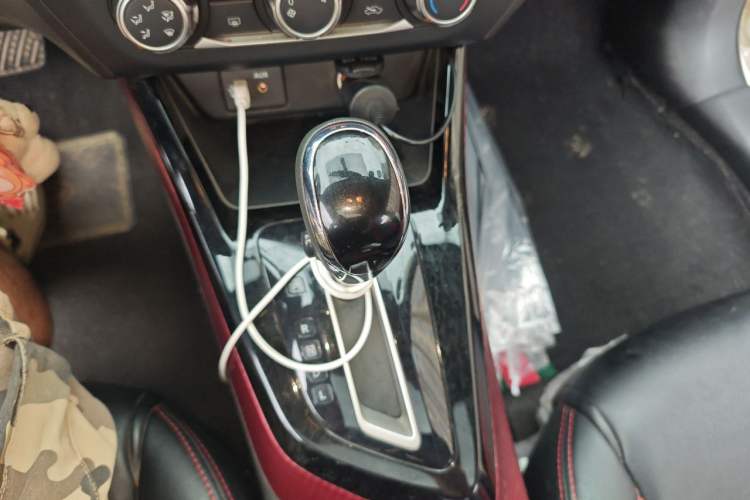 Used Nissan Lannia 2020 1.6L CVT Cool Edition Gear Lever