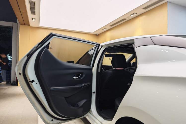 Used Nissan Lannia 2020 1.6L CVT Cool Edition Interior 12