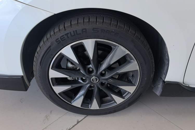 Used Nissan Lannia 2020 1.6L CVT Smart Connect Smart Cool Edition Left Front Wheel Hub