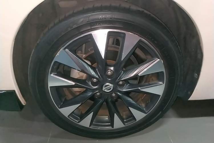 Used Nissan Lannia 2020 1.6L CVT Smart Connect Smart Cool Edition Left Front Wheel Hub