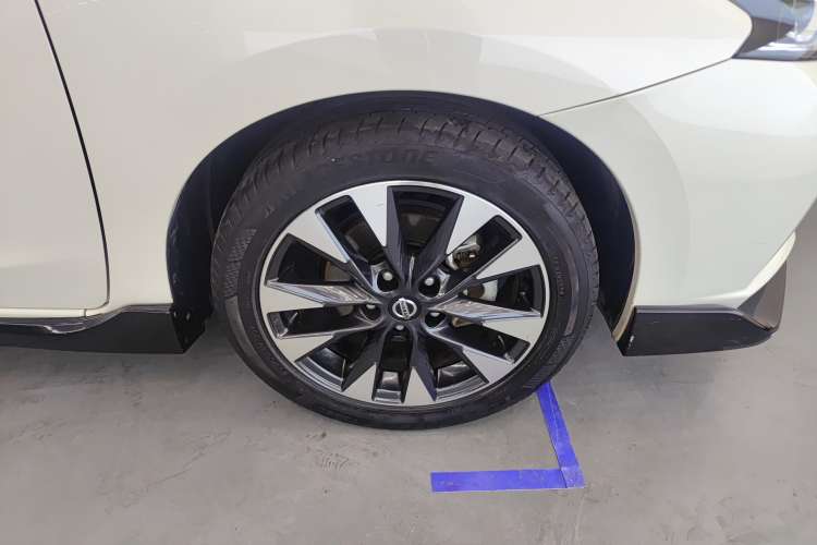 Used Nissan Lannia 2020 1.6L CVT Smart Connect Smart Cool Edition Left Front Wheel Hub