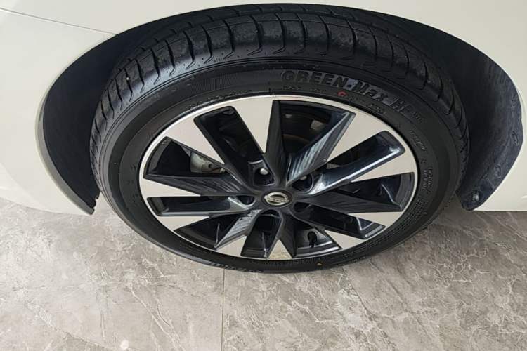 Used Nissan Lannia 2020 1.6L CVT Smart Connect Smart Cool Edition Left Front Wheel Hub
