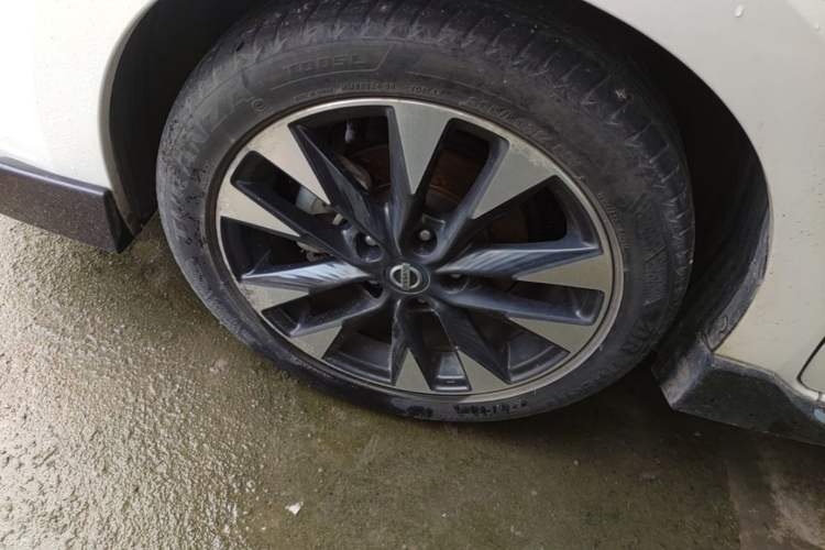 Used Nissan Lannia 2020 1.6L CVT Smart Connect Smart Cool Edition Left Front Wheel Hub