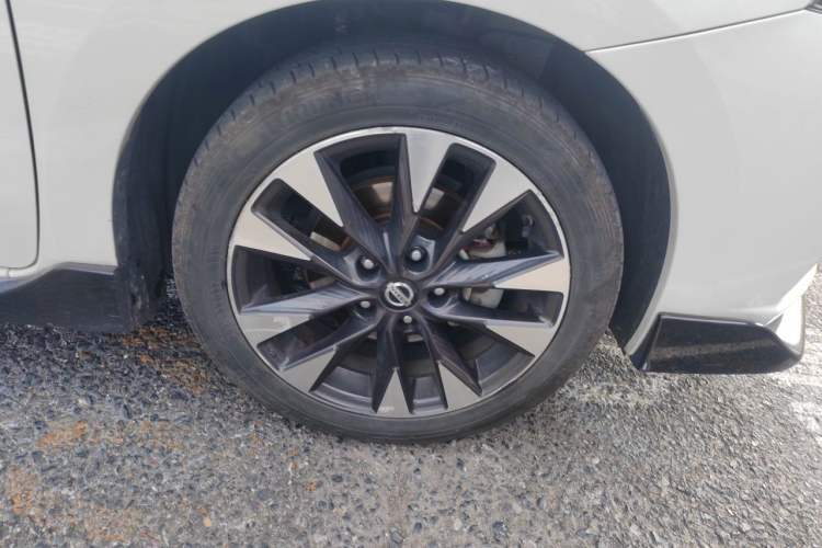 Used Nissan Lannia 2020 1.6L CVT Smart Connect Smart Cool Edition Right Front Wheel Hub