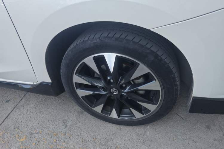 Used Nissan Lannia 2020 1.6L CVT Smart Connect Smart Cool Edition Right Front Wheel Hub