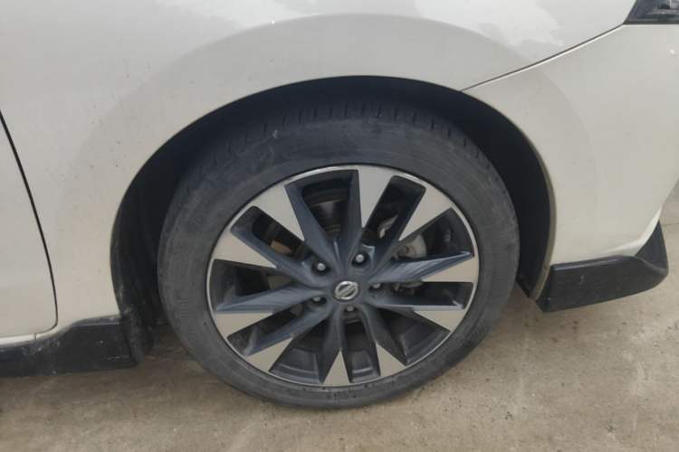 Used Nissan Lannia 2020 1.6L CVT Smart Connect Smart Cool Edition Right Front Wheel Hub