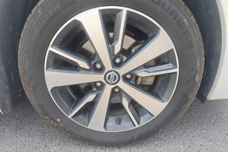 Used Nissan Lannia 2020 1.6L CVT Cool Edition Right Front Wheel Hub
