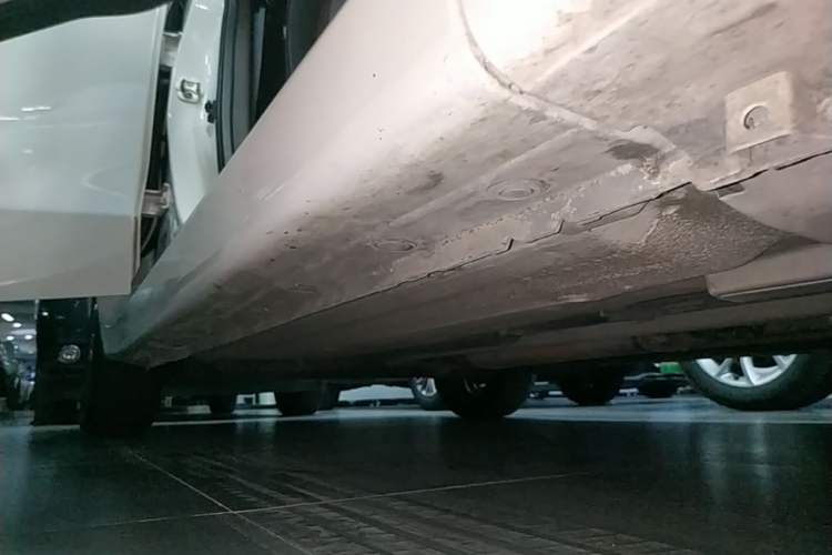 Used Nissan Lannia 2020 1.6L CVT Smart Connect Smart Cool Edition Right Side Sill