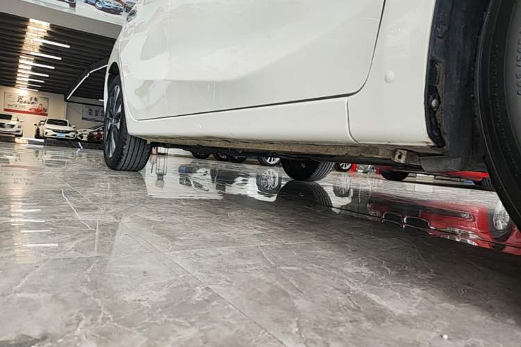 Used Nissan Lannia 2020 1.6L CVT Smart Connect Smart Cool Edition Right Side Sill