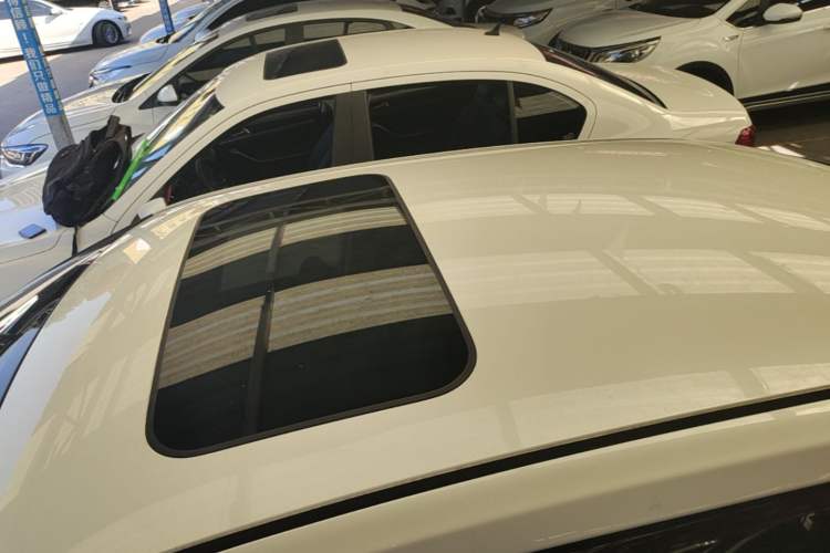 Used Nissan Lannia 2020 1.6L CVT Cool Edition Roof
