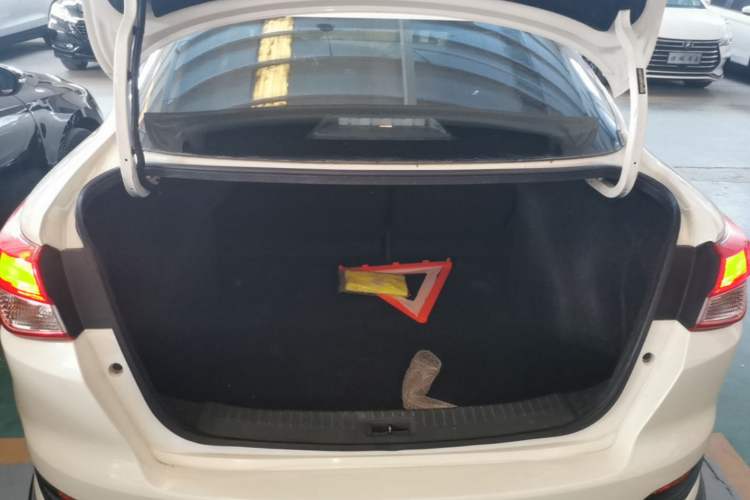 Used Nissan Lannia 2020 1.6L CVT Smart Connect Smart Cool Edition Trunk