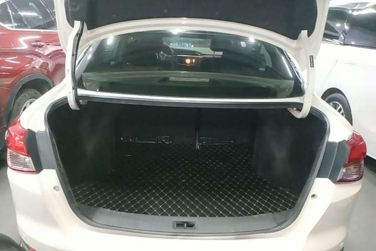 Used Nissan Lannia 2020 1.6L CVT Smart Connect Smart Cool Edition Trunk