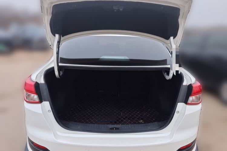 Used Nissan Lannia 2020 1.6L CVT Smart Connect High-Energy Edition Trunk