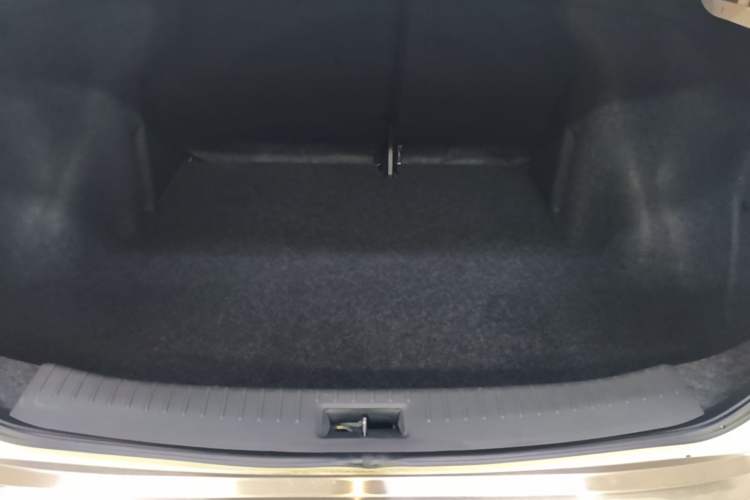 Used Nissan Lannia 2020 1.6L CVT Cool Edition Trunk