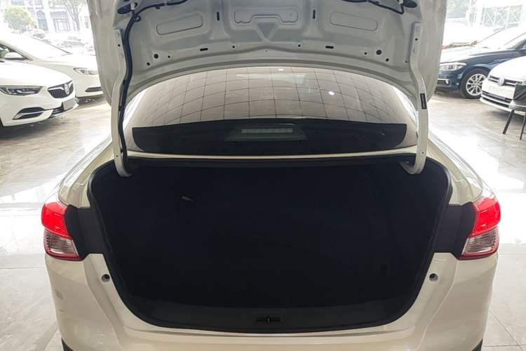 Used Nissan Lannia 2020 1.6L CVT Smart Connect Smart Cool Edition Trunk