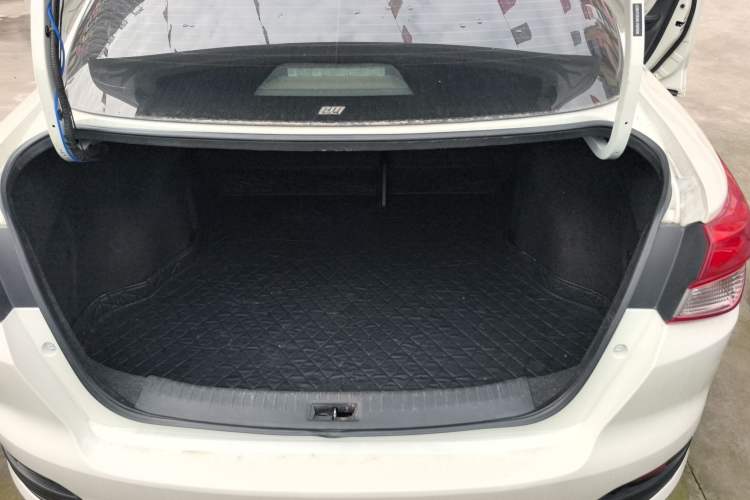 Used Nissan Lannia 2020 1.6L CVT Cool Edition Trunk