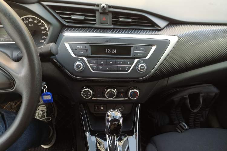 Used Nissan Lannia 2021 1.6L CVT Cool Edition Audio And AC Panel